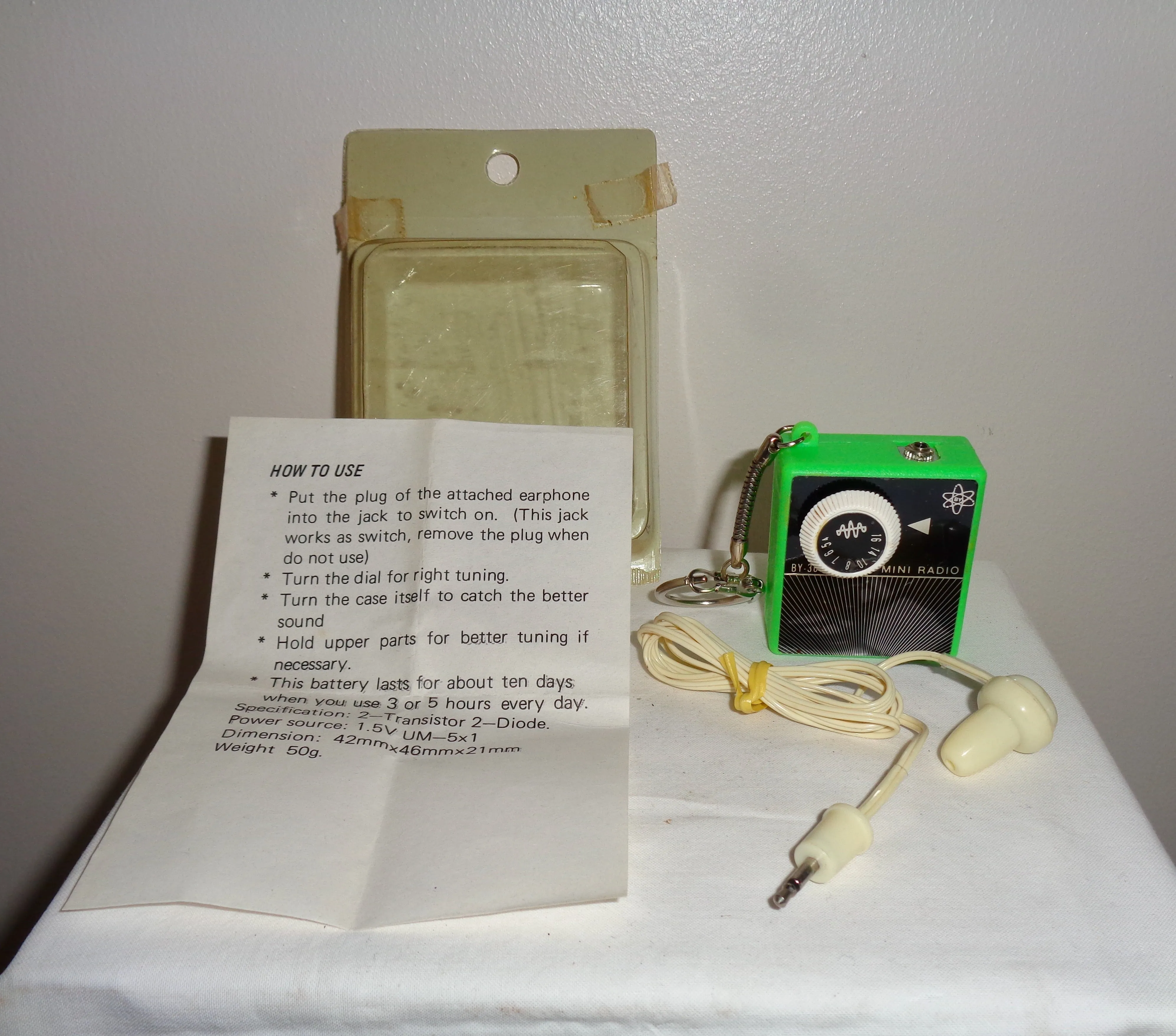 1960s Mini Radio BY-300 Portable Battery Micro Pocket Transistor