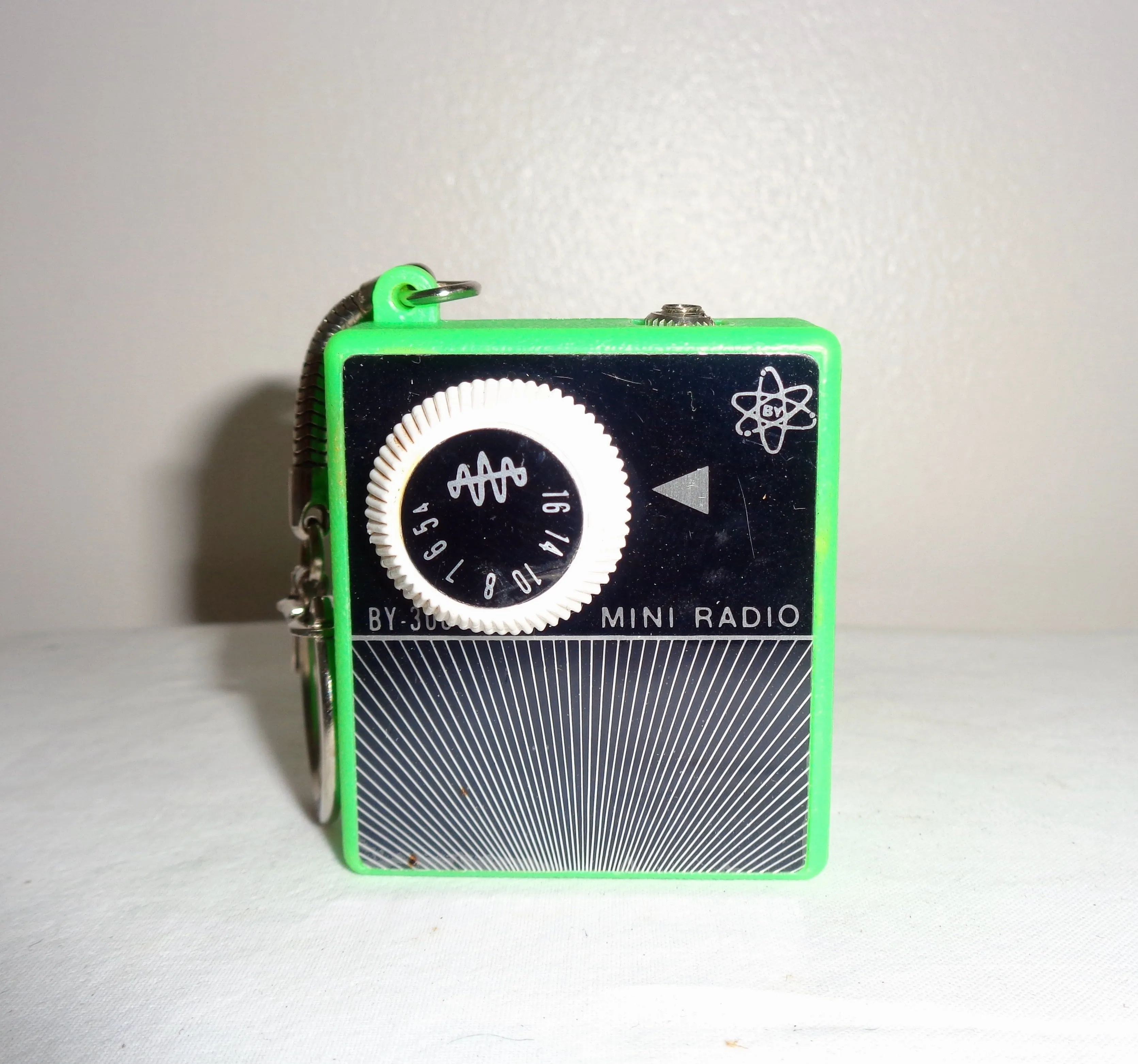 1960s Mini Radio BY-300 Portable Battery Micro Pocket Transistor