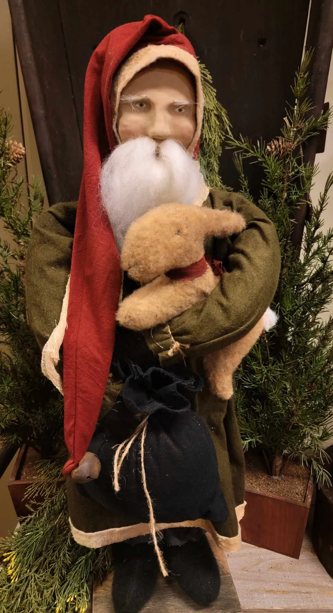 #ARN23-R ARNETT'S SANTA 🎅 HOLDING RABBIT 🐰