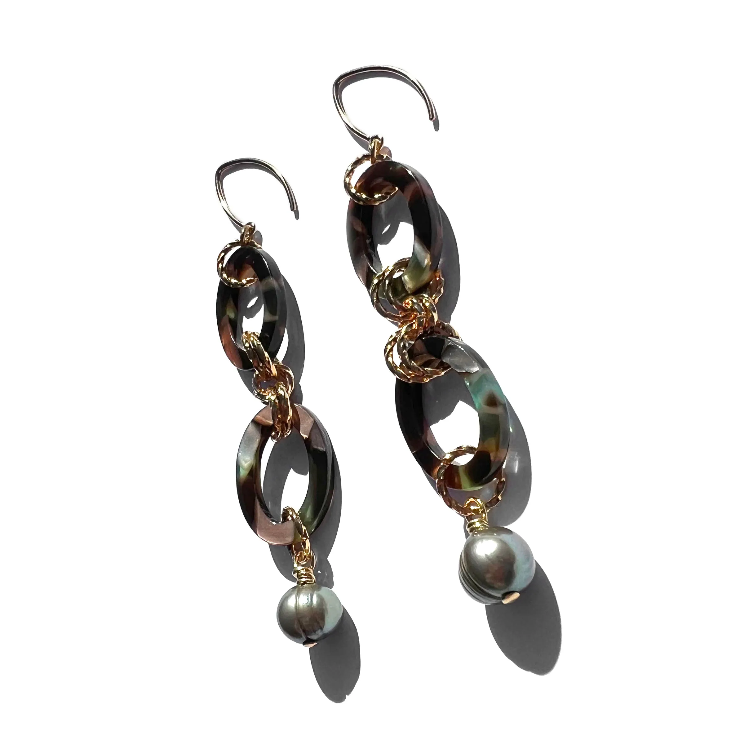 MPR x THE IMAGINARIUM: Sage Green Pearl and Tortoise Chain Earrings