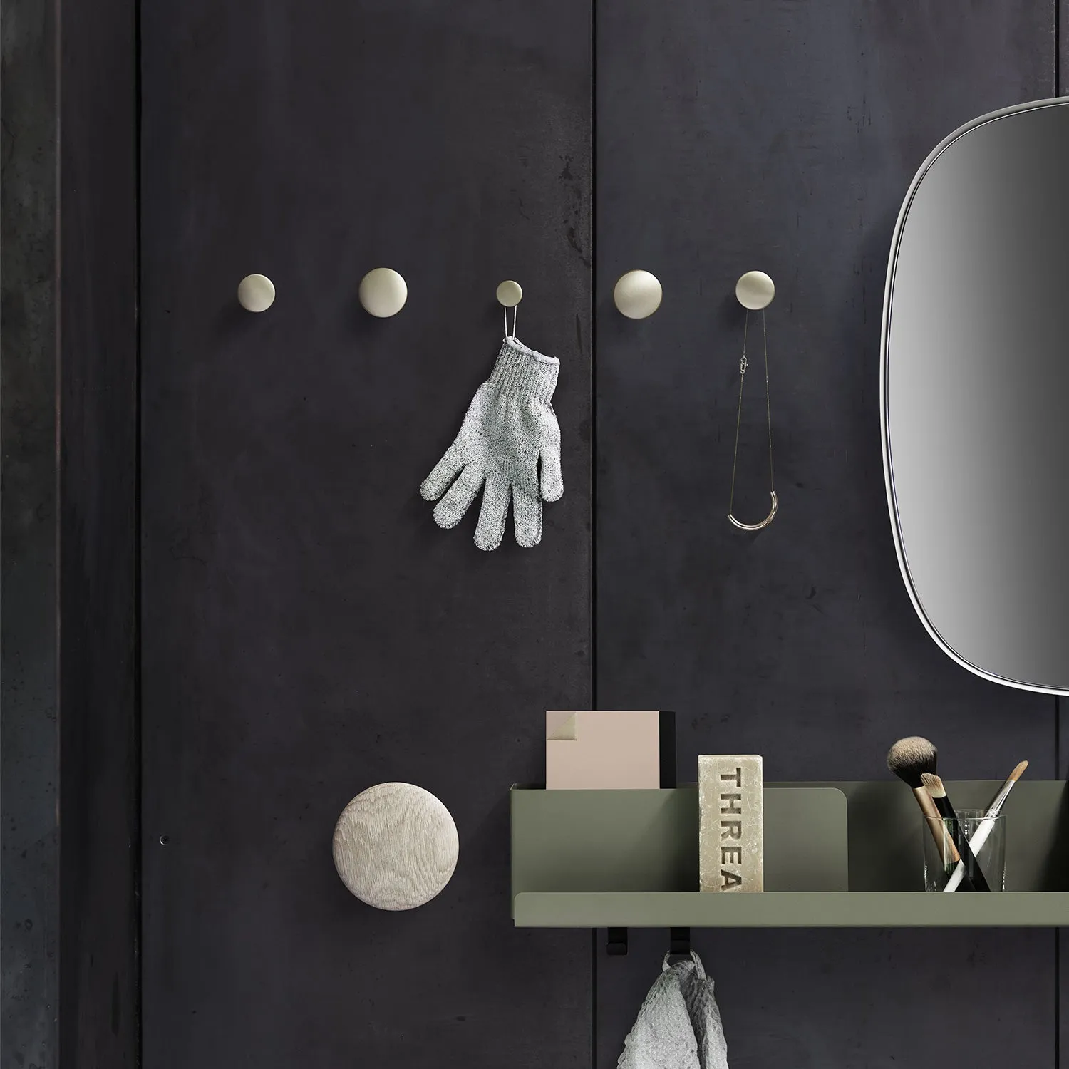 muuto | dots metal | dark green