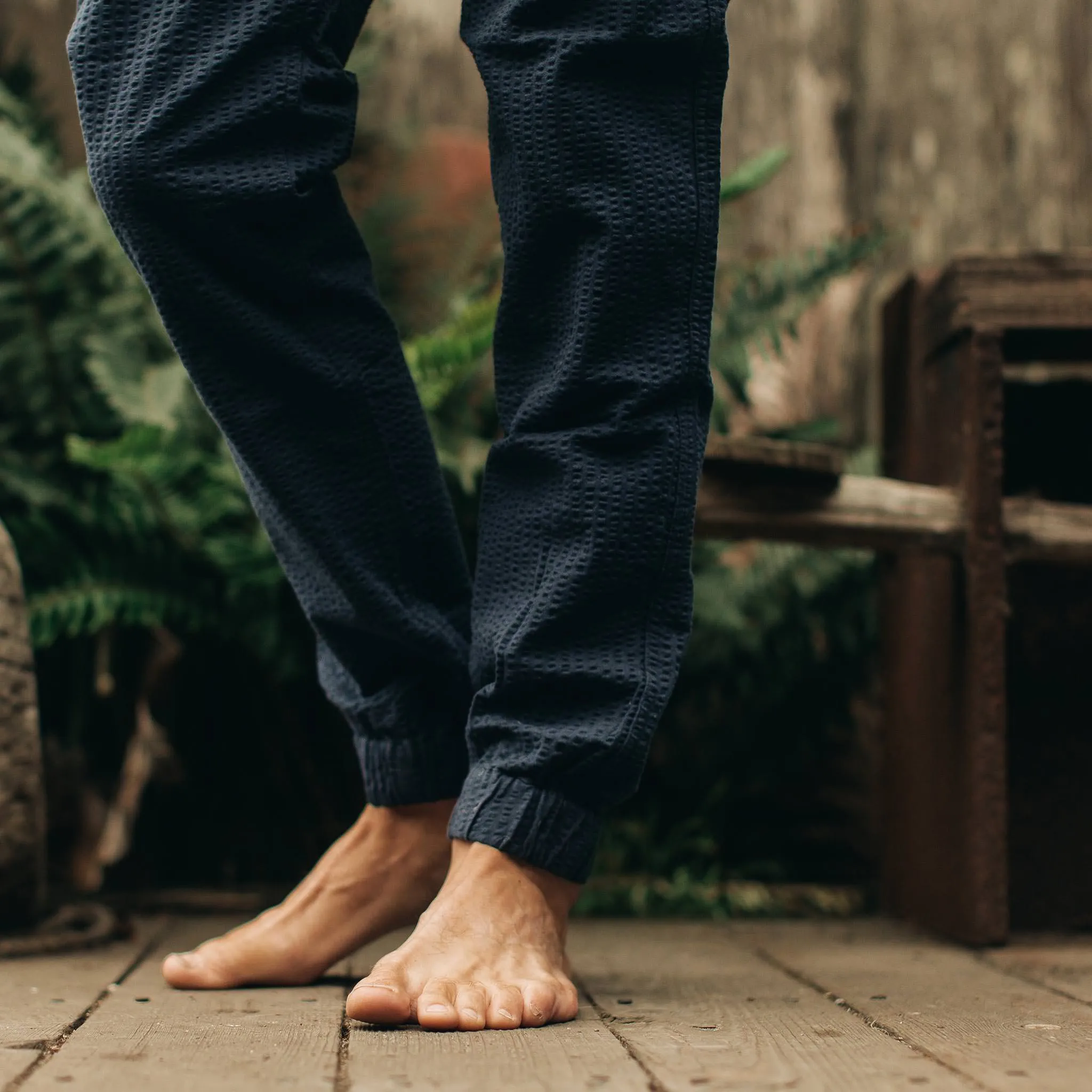 The Après Pant in Navy Seersucker