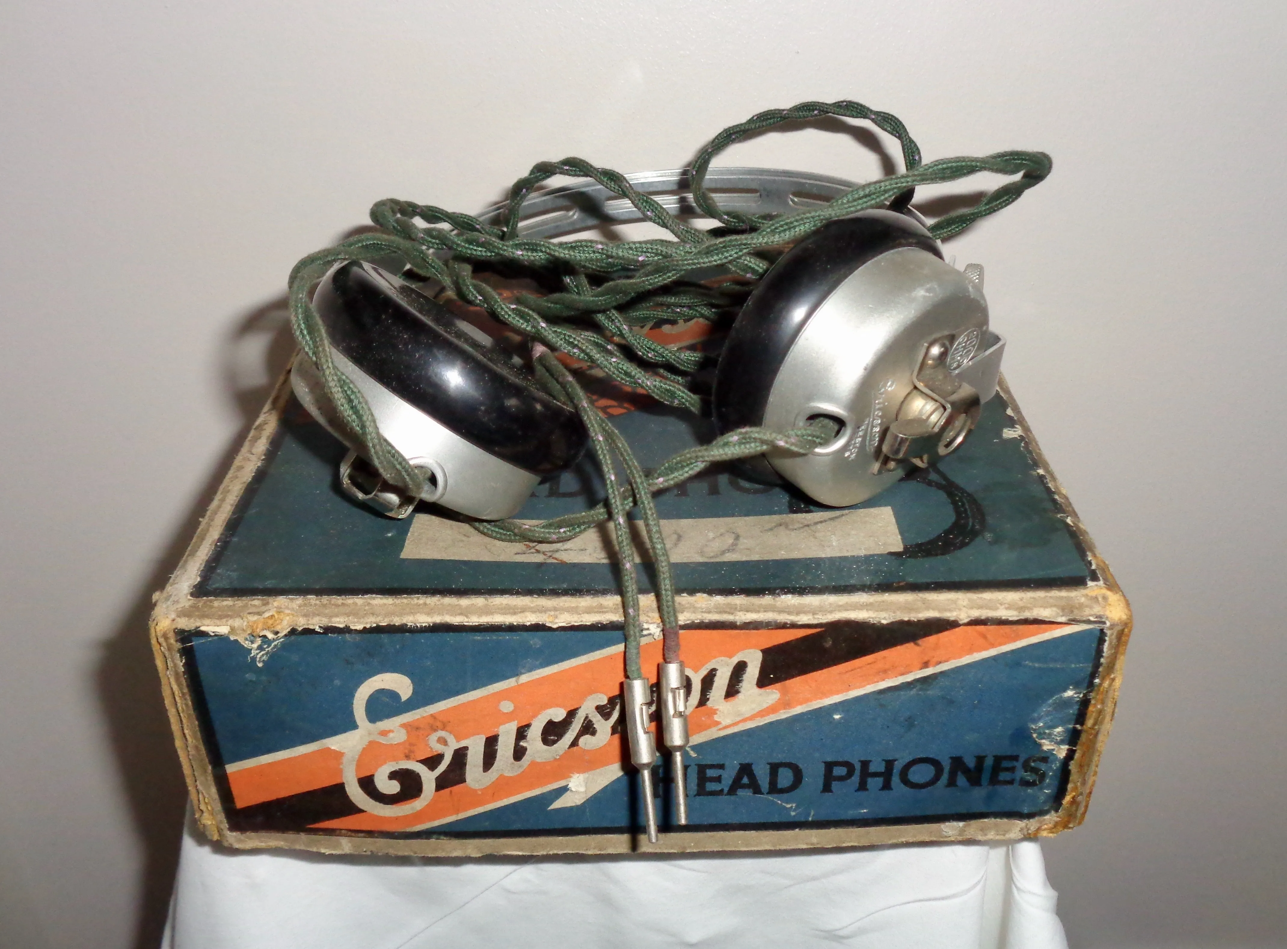 Vintage Boxed Ericsson 2000 Ohm Headphones Made From Aluminium And Bakelite